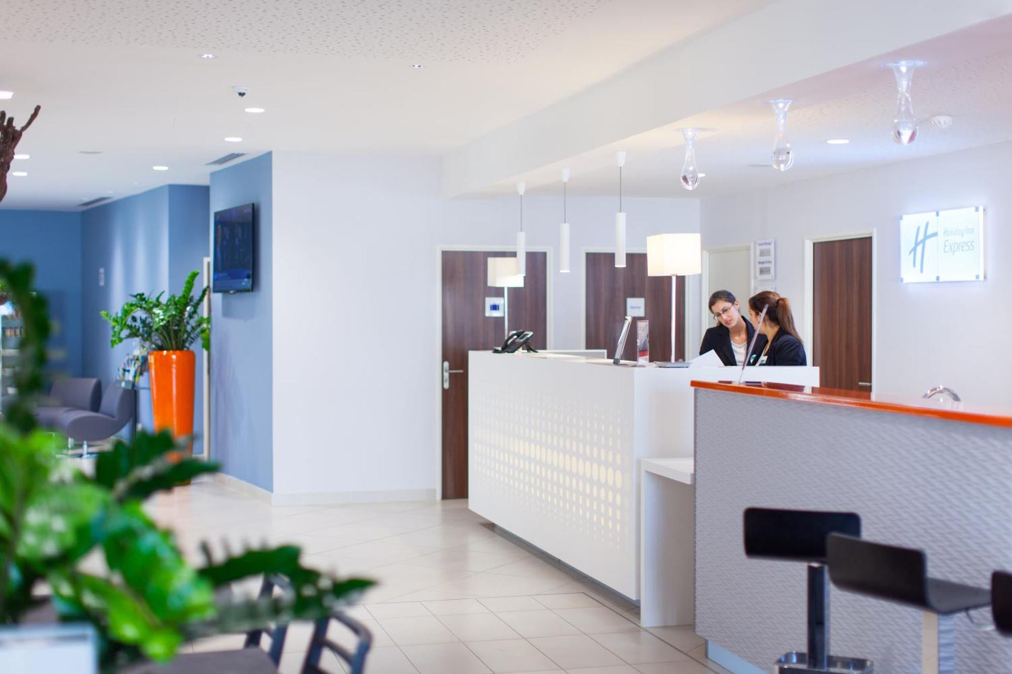 Holiday Inn Express Toulon - Est, An Ihg Hotel 外观 照片